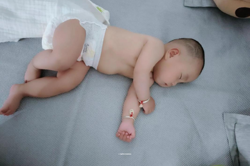 北京三个月宝宝抬头不稳